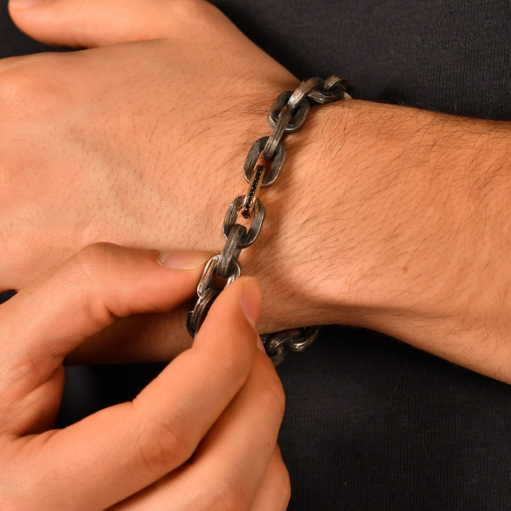 Tek Altın Siyah Pırlanta Halkalı Gümüş Bileklik - Arvi Jewellery