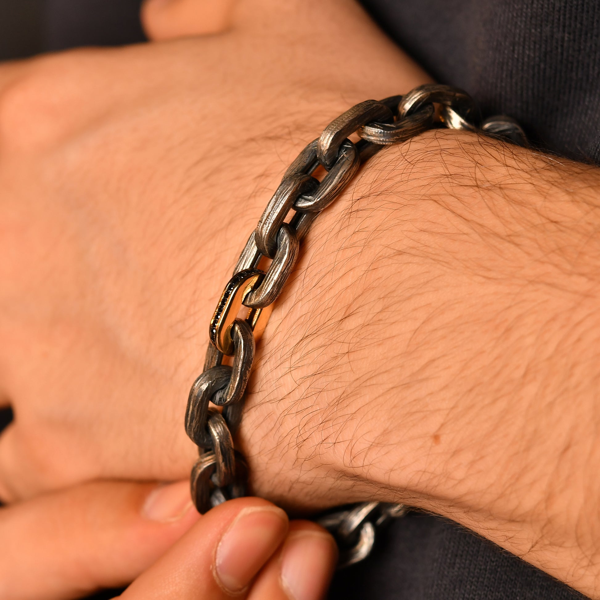 Tek Altın Siyah Pırlanta Halkalı Gümüş Bileklik - Arvi Jewellery