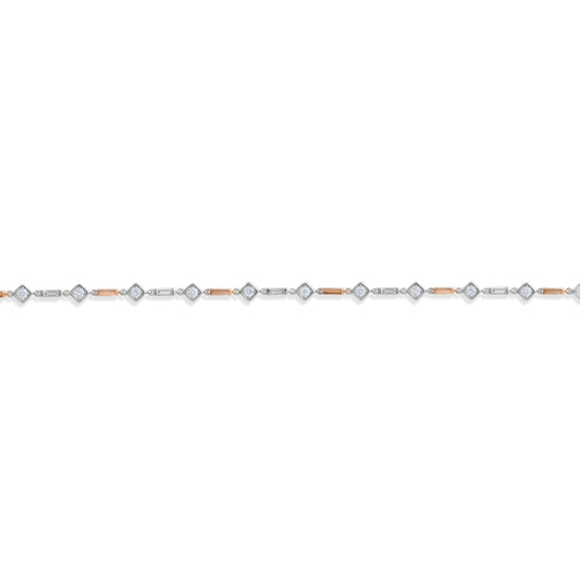 0,68 karat yuvarlak ve baget pırlantalarla tasarlanmış 18 ayar altın bilezik. Beyaz, sarı ve rose altın seçenekleri sayesinde her tarza hitap eder. Zarif yapısı ve modern detaylarıyla günlük kullanım ve özel davetler için şık bir aksesuar sunar.