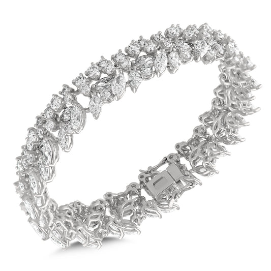 14,19 karat markiz ve yuvarlak pırlantalardan oluşan 18 ayar beyaz altın tasarım bilezik, parlak taşlarıyla şık ve lüks bir görünüm sunar.