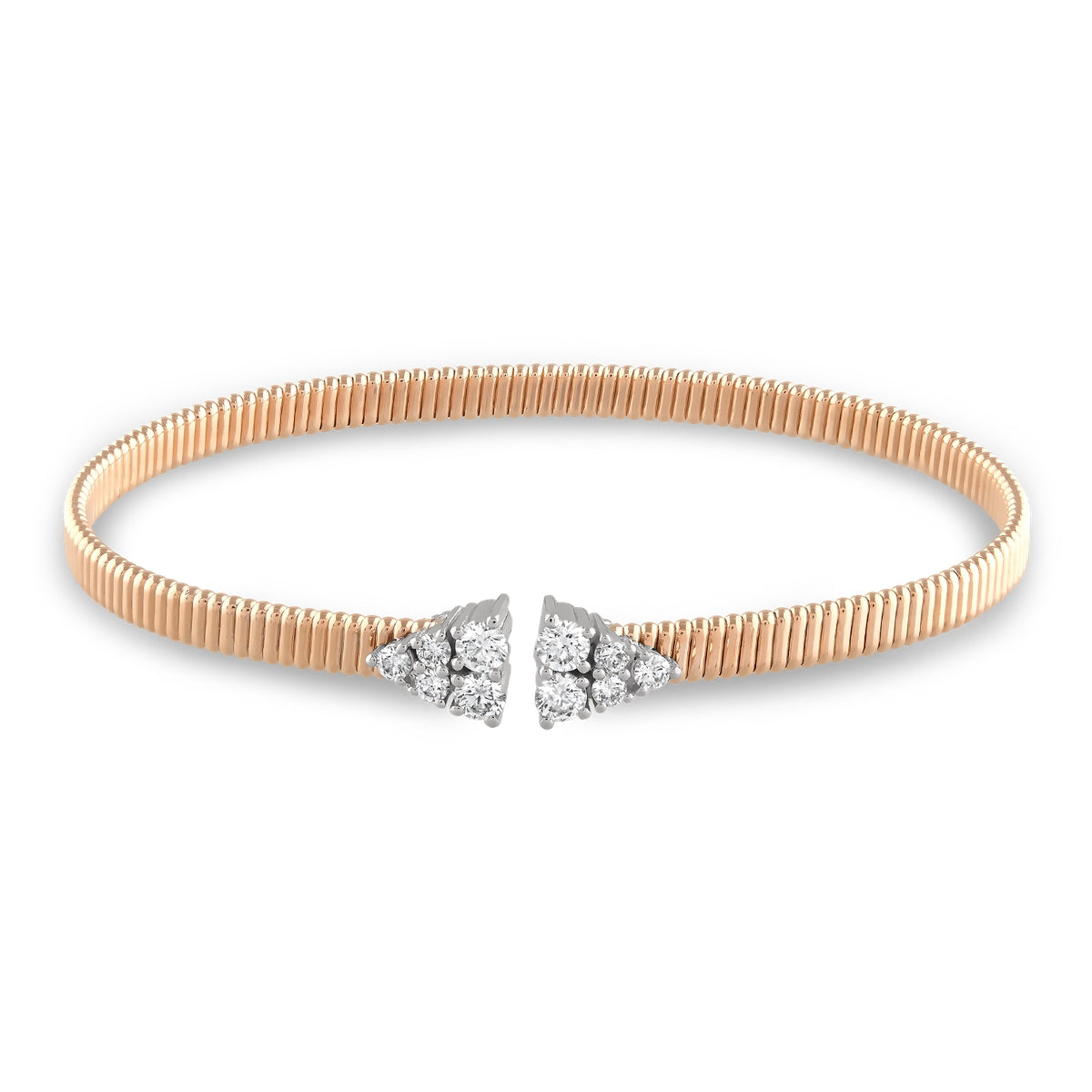 18 ayar rose altın üzerine beyaz altın detaylı 0,70 karat pırlanta taşlı tasarım bilezik, modern zarafeti ve göz alıcı parlaklığıyla şık bir görünüm sunar.