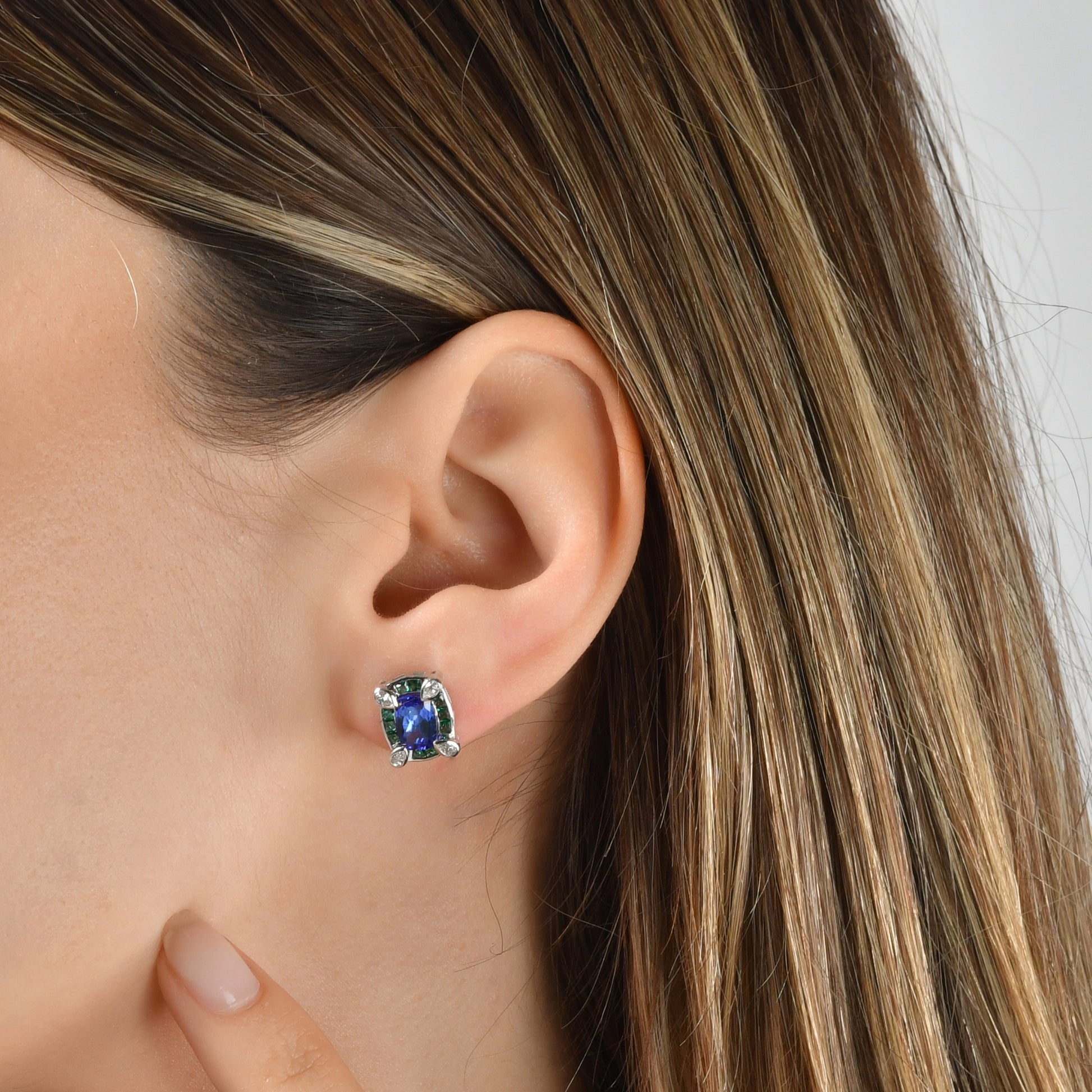 3,25 Karat Cushion Tanzanite Zümrüt Pırlanta Küpe - Arvi Jewellery