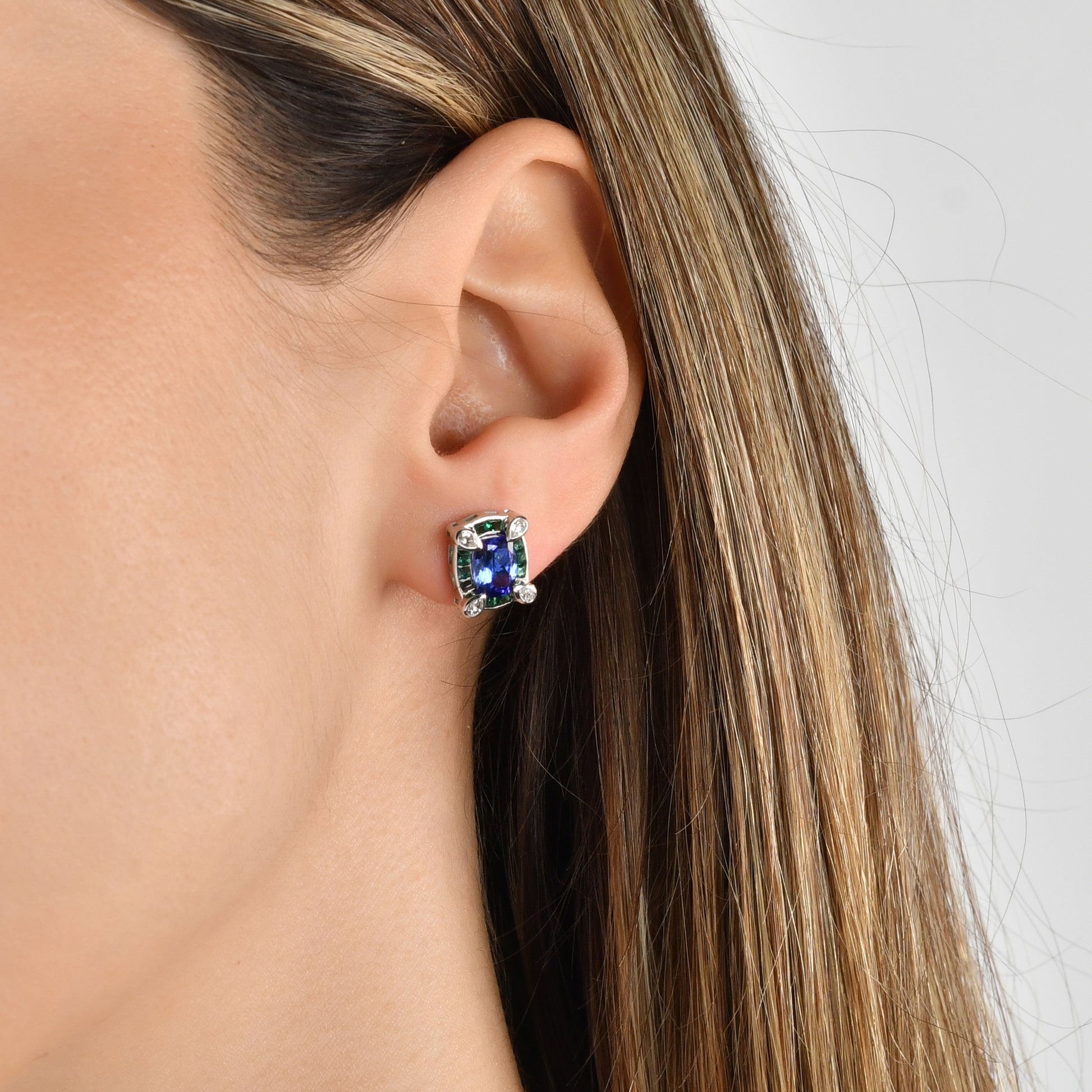 3,25 Karat Cushion Tanzanite Zümrüt Pırlanta Küpe - Arvi Jewellery