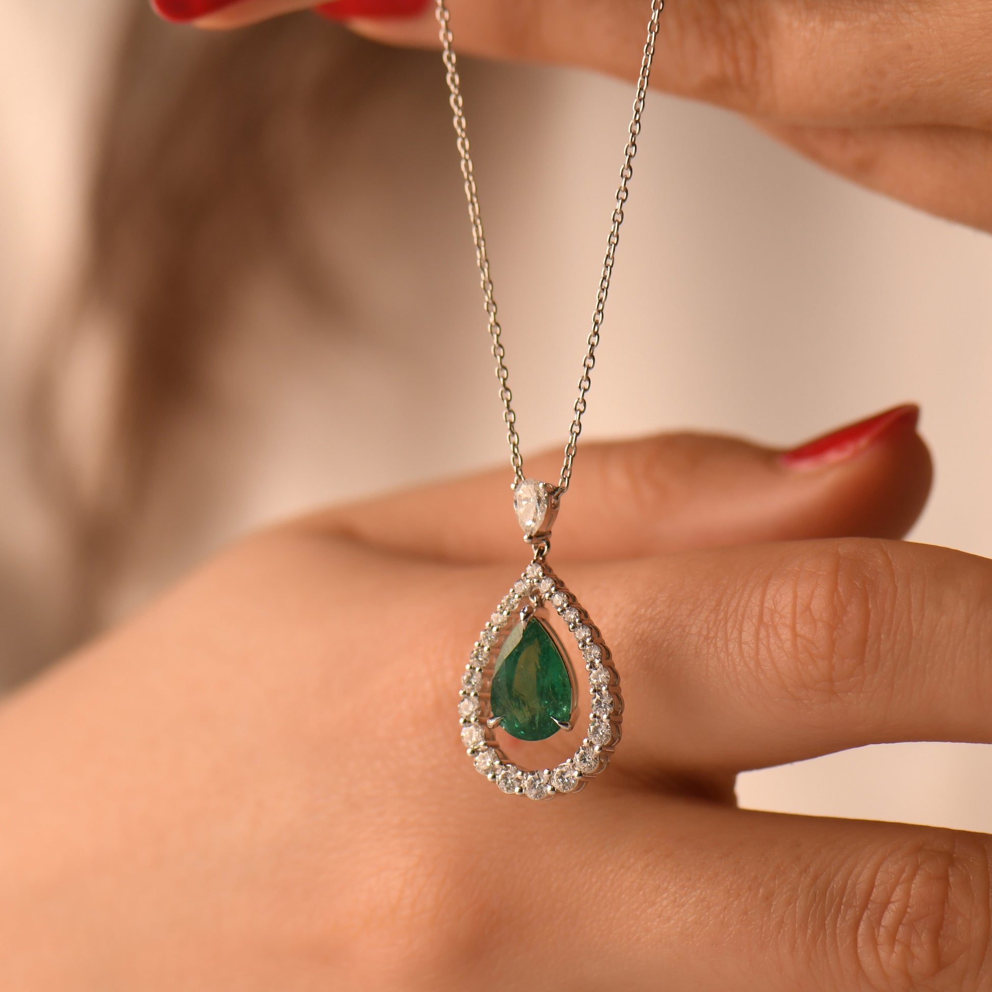 3,23 Karat Damla Zümrüt Pırlanta Kolye - Arvi Jewellery