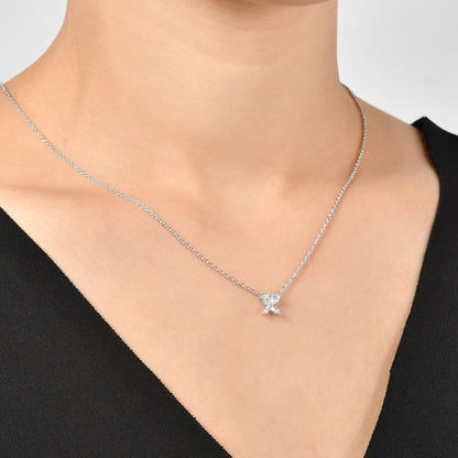 Markiz kesim taşlı pırlanta kolye modelleri arasında öne çıkan yonca tasarım damla pırlanta altın kolye modern zarafet sunar. 18 ayar altın seçeneğiyle rose, beyaz ve sarı tonları stilinize uyum sağlar. Markiz pırlanta ışığı dengeler, damla taş detay kombini güçlendirir. Sertifikalı pırlanta taşlı kolye güvenilir kalite sağlar; doğal taşların netliği parlaklığı artırır ve değeri korur.