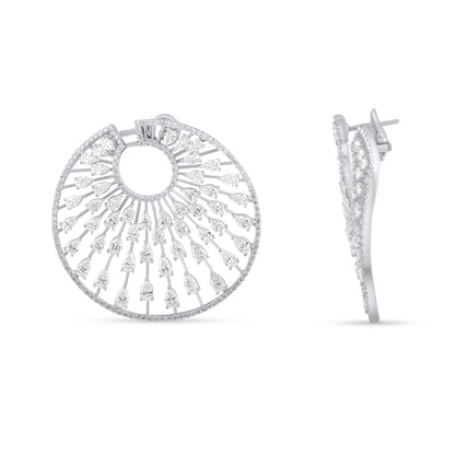 11.65 karat damla pırlanta halka küpe, 18 ayar beyaz altın tasarım, modern su damlası formunda şık mücevher.