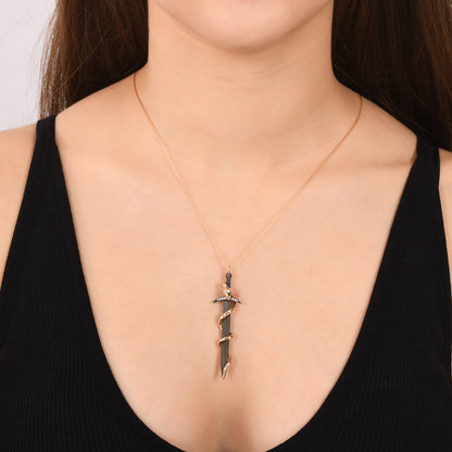 0,08 Karat Pırlanta Kılıç Yılan Kolye - Arvi Jewellery
