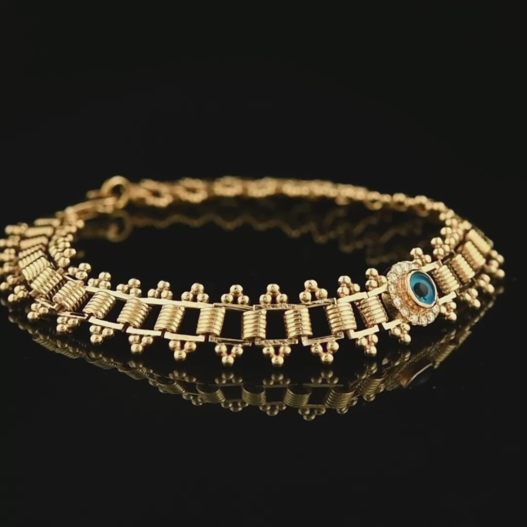 Sarı, beyaz ve rose altın seçenekleriyle üretilen 0,15 karat nazar boncuklu pırlanta bilezik, zarif tasarımı sayesinde hem günlük kombinlere hem de özel davetlere kusursuz bir uyum sağlıyor.