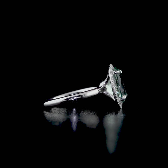 Göz alıcı beril taşı ve parlak pırlanta detaylarıyla tasarlanmış, modern ve şık 18 ayar beyaz altın beril taşlı altın yüzük modeli