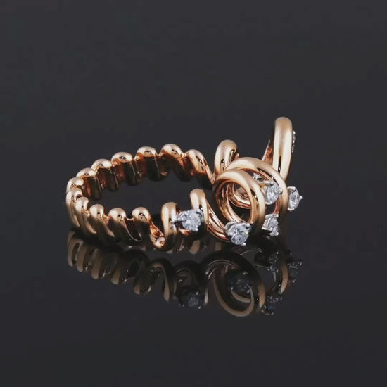 Sarmal pırlanta yüzük modeli, yuvarlak kesim pırlanta detaylarıyla ışıltılı görünür çünkü el yapımı tasarım yüzük rose, sarı ve beyaz altın seçenekleriyle sunulur.