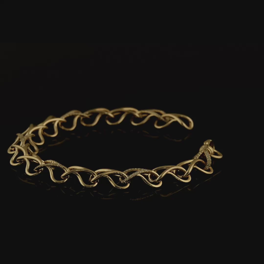 El işçiliğiyle hazırlanmış örgü pırlanta bilezik, 18 ayar sarı, beyaz ve rose altın seçenekleriyle kişisel stile uyum sağlıyor.