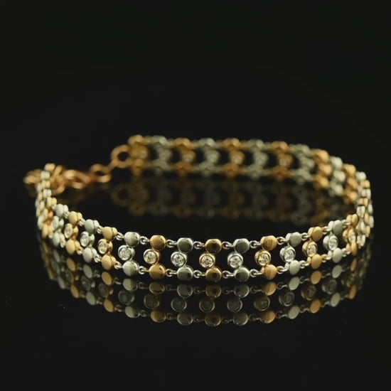 0,76 karat yuvarlak kesim pırlantalarla tasarlanan örgü pırlanta bilezik, 18 ayar beyaz ve rose altın uyumuyla modern ve zarif bir şıklık sunuyor.