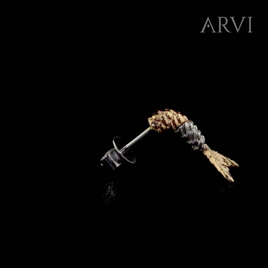 Balık kuyruğu altın küpe modeliyle zarif ve anlamlı stil dokunuşu
Özgürlük ve dönüşüm sembolü olan balık kuyruğu formu, 14 ayar rose altın ile buluşarak estetik bir aksesuar haline gelir. Taşsız oluşuyla sadeliği vurgulayan bu küpe, minimalist tarz sevenler için şık bir tamamlayıcıdır.